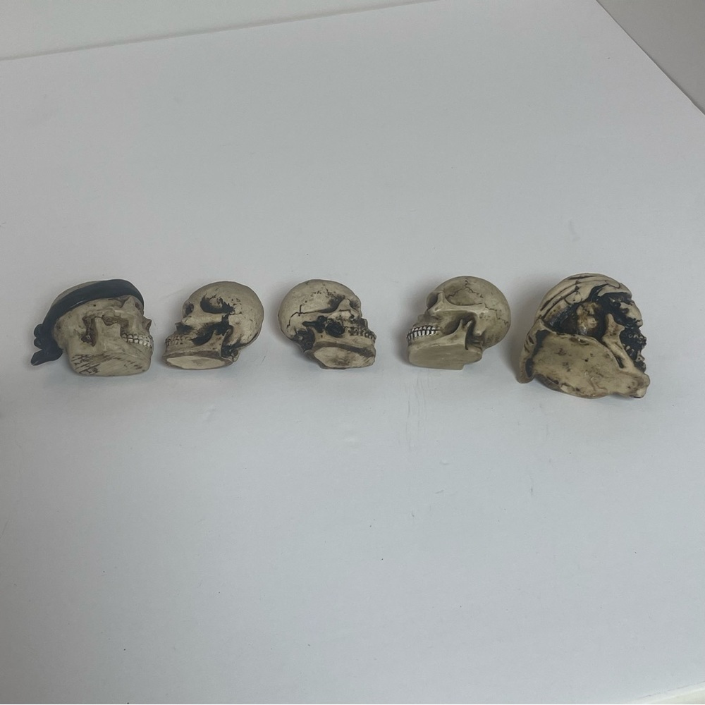 Spooky Halloween Skull Design Mini Trinket Set - Picture 8 of 12